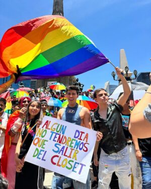 Pedro Figueira Instagram - Qué ilusos quienes pensaron que iban a poder bloquear tanto amor y color. 🌈🌈💖