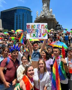 Pedro Figueira Instagram - Qué ilusos quienes pensaron que iban a poder bloquear tanto amor y color. 🌈🌈💖 Mexico City, Mexico