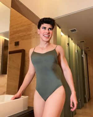 Pedro Figueira Instagram - Un hombre comentó una foto mía y puso “se me hace gorda”, o sea hombres, es neta?? 

Estoy más flaca que nunca!! Gorda de donde? En serio que no los entiendo 😦