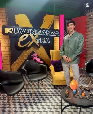 Pedro Figueira Instagram - Sé tu mismo, los demás puestos ya están ocupados 🖤 No se pierdan #LaVenganzaExtra por @mtvla y @plutotv_latam
