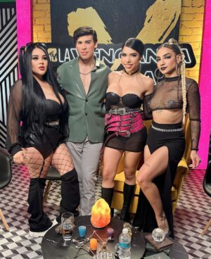 Pedro Figueira Instagram - Sé tu mismo, los demás puestos ya están ocupados 🖤 No se pierdan #LaVenganzaExtra por @mtvla y @plutotv_latam