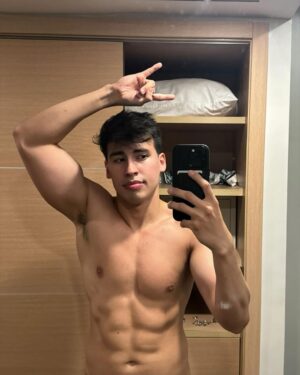 Pedro Figueira Instagram - Última foto antes de entrar a La casa de los famosos 🙈 Espero no me extrañen tanto! Y si me extrañan pongan el 24/7