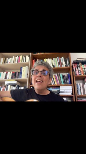 Pedro Guerra Instagram - EL REENCUENTRO DE VIOLA Y EL BARÓN. Esta canción ha sido pedida en todos los Pídeme que hemos hecho hasta el momento. ¿Quieres escucharla el 27 de Abril en La Chica de Ayer @lachicadeayersalamanca en Salamanca? Entra en www.pedroguerra.com y tienes que el link. Solo tienes que comprar tu entrada y pedir una canción.