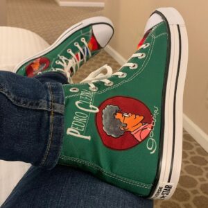 Pedro Guerra Instagram - Esta@noche en Monterrey estreno las zapatillas que @rosamexicanosalt me ha regalado la pasada noche en Saltillo. Están increíbles, la verdad. Vienen al pelo en este Viaje de Vuelta desde El Viaje hasta Golosinas.