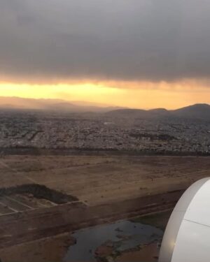 Pedro Guerra Instagram - Estamos en la recta final de este Viaje Mexicano. Esta noche El Viaje de Vuelta en @la.tumba Monterrey. Mañana 24 en Mazatlán @500nochesmazatlan y el Domingo 26 en CDMX @forodeltejedor en dos funciones agotadas y con Invitados sorpresa.

Gracias México.