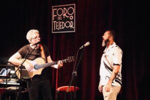 Pedro Guerra Instagram - Ya estamos en Casa. La Gira El Viaje de Vuelta en México ha resultado ser un Viaje lleno de emociones, encuentros, amigos, cariño y recibimientos llenos de Música y Amor por la Música. Gracias México. Gracias a las gentes de todo ese País Generoso que hemos recorrido de Norte a Sur y de Este a Oeste.

El último día en @forodeltejedor pude compartir con mis amigos @leoelleon @miguelinzunza @eoceransky @muerdomusica @eldavidaguilar Qué suerte la mía por poder contar con tanto talento sobre el escenario.

Gracias
@cabrerizomaria 
#luisfernandezquenotieneinsta 
@gyrarte 
@leonbetonn