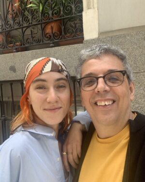 Pedro Guerra Instagram - Ede @soy.ede me ha invitado a cantar en su concierto del Circo Price, mañana viernes 12 de Enero. Estrenaremos SECRETO (Letra: Ede/ Música: Pedro Guerra), la canción que escribimos y cantamos juntos en el primer volumen de PARCEIROS.

Voy al Price cargado de ilusión. Gracias EDE.