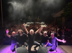 Pedro Guerra Instagram - Esta noche en Santa Úrsula ha sido increíble y el sábado pasado en la Plaza del Cristo también. Gracias Tenerife. Volvemos pronto.
@cabrerizomaria @elbuholalaguna @guillemolinaf @pablocebrian @miguelponcebass Luis Fdez. @casadelburro