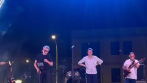 Pedro Guerra Instagram - Esta noche hemos recordado a Pablo Milanés @pablo_milanes_oficial en Melilla en el primer concierto compartido con @javierojeda_danzainvisible Muy emocionante. Mañana 16 de septiembre continuamos con toda la Banda en La Laguna Fiestas del Cristo.