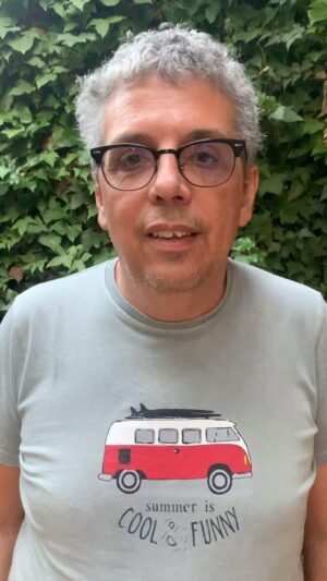 Pedro Guerra Instagram - Este Domingo 27 de Agosto nos vemos en Bogotá (Colombia) en el Teatro Colsubsidio @teatrocolsubsidio Las Entradas en www.pedroguerra.com (Link en Bio). Ahí nos vemos. Siempre es ilusionante volver a Colombia.