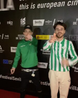 Pedro LaDroga Instagram - A ver como explico esto… Hace como 6 años me comentó mirmano @brbrfilms que si me gustaría aparecer como actor en el cast de una pelicula que iba a rodar @cpardor , que avisase a mi gang y la llevara, 1 semana despues estábamos yendo a rodar la juntera mas random pero mas epik del mundooo. 📡📽📡
Estoy muy orgulloso de que haya salido este proyecto adelante e incluso haya ganado uno de los premios del @festivalsevilla YASSS! Enhorabuena papasote!!! Y a todo el Team de “H” enormeeeeee!.

@abelovalis tekamelo golfo, grasia x esta siempre ahi, sabia k tenias k estar in desde el primer momento <3

#FREEHANSON 🖤👏🏽🖤 ojala hubieses estado en este estreno, pero esto es solo el principio i promise myg 🧱🧱🧱