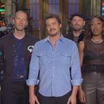 Pedro Pascal Instagram – Esta noche en #SNL con esta guapa @eggyboom y los huevoncitos ricos de @coldplay #SaturdayNightLive !!!