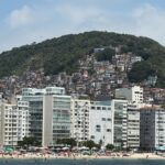 Pedro Ribeiro Instagram – O Rio de Janeiro. É difícil de explicar. Há canções que ajudam: falam em “tensão flutuante”, numa “cidade de cidades misturadas”, “purgatório da beleza e do caos”., “Minha alma canta, vejo o Rio de Janeiro, estou morrendo de saudade.”
É isso tudo é. 
Tem, seguramente, qualquer coisa única e especial, incomparável. Qualquer coisa que nada tem a ver com a Razão e tudo com Emoção. Em cada despedida, a vontade de voltar. 

E o resto é mar, claro. Rio de Janeiro, Rio de Janeiro