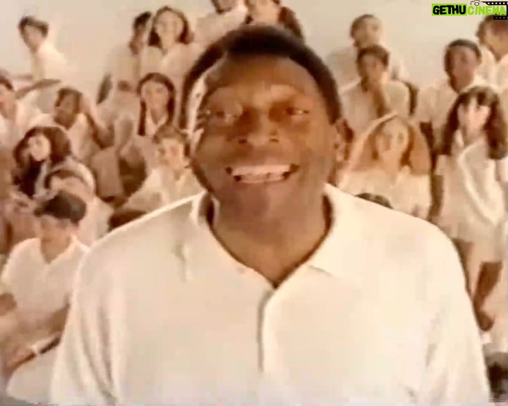 Pelé Instagram - Hoje é o Dia Mundial da Alfabetização. O Rei sempre foi preocupado com o tema, como muitos de vocês devem saber. Quem era criança no fim da década de noventa, com certeza sabe essa música de cor. Atualmente, este é um legado que a Pelé Foundation se preocupa em preservar. Juntos, continuaremos a luta pela educação das crianças em todo o mundo. . Today is World Literacy Day. The King had always been preoccupied with the subject, as many of you may know. Anyone who was a kid in the late 1990s certainly knows this song by heart. Currently, this is a legacy that the Pelé Foundation is concerned with preserving. Together, we will continue the fight for the education of children around the world.