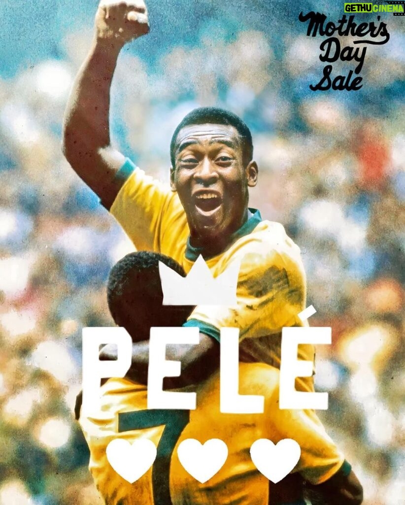 Pelé Instagram - Celebre o Dia das Mães e o início da temporada de verão no @rootsoffight Mother’s Day Sale! Até 60% de desconto em tudo no site - essa é a oportunidade perfeita para aproveitar. Vá até rootsoffight.com antes que todas edições limitadas acabem. #RootsofFight #KnowYourRoots . Celebrate Mother’s Day and the start of the Summer season with the @rootsoffight Mother’s Day Sale! Up to 60% off everything on site - this is the perfect opportunity to prep for the changing seasons. Go to rootsoffight.com before all the limited edition styles are gone! #RootsofFight #KnowYourRoots