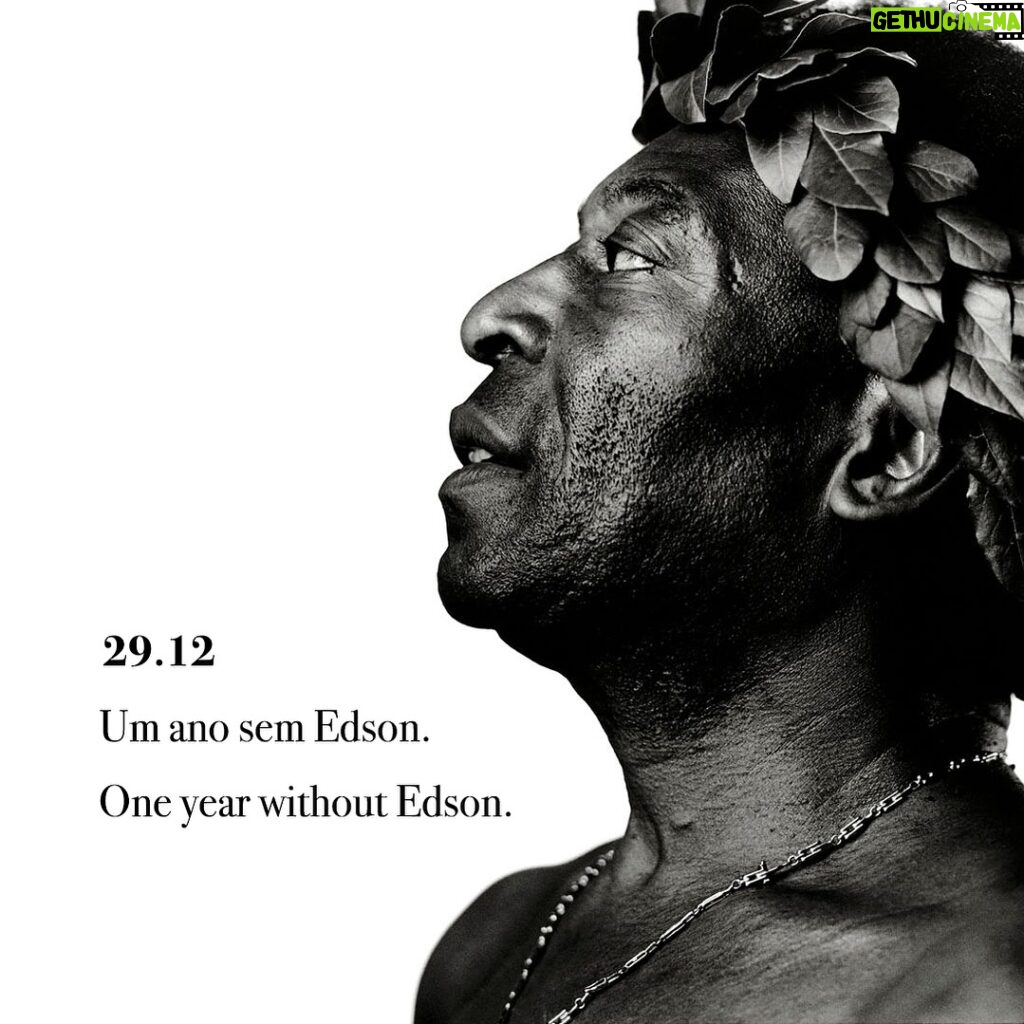 Pelé Instagram - Um ano sem Edson, pois o Pelé é Eterno. Sentimos sua falta todos os dias, Rei. 🤴🏿♾ . One year without Edson, because King Pelé is Eternal. We miss you every day, King. 🤴🏿♾
