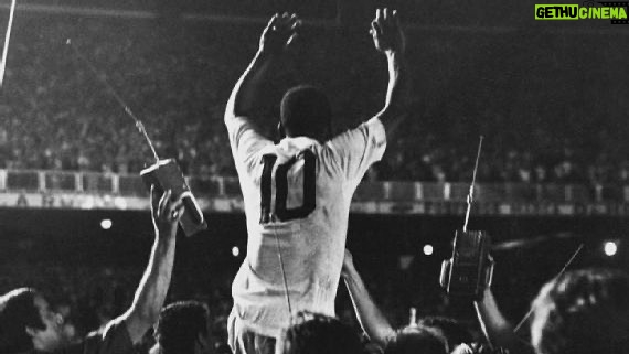 Pelé Instagram - Antes do Rei, o número 10 era apenas um número. . Before the King, number 10 was just a number.