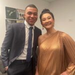 Pelé Instagram - Hoje compartilhamos algumas fotos de bastidores de uma memória recente, mas inesquecível. O dia em que a @fifa fez uma homenagem linda ao Rei. Deixamos aqui algumas fotos da Márcia Aoki, viúva de Pelé, recebendo o carinho de todos. #tbt . Today we share some behind-the-scenes photos of a recent but unforgettable memory. The day @fifaworldcup made a beautiful tribute to the King. Here are some photos of Márcia Aoki, Pelé's widow, receiving everyone's affection. #tbt Thank you, @ronaldo, @k.mbappe, @seujorge, @gianni_infantino, @oficialrc3 and and to everyone who made this tribute so beautiful.
