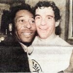 Pelé Instagram - Hoje seria o aniversário do maior piloto de Fórmula 1 da história, Ayrton Senna. Em celebração a essa data, a Pelé Foundation divide com vocês a única foto dos dois juntos. Rei Pelé era fanático por Fórmula 1 e não poderíamos deixar de fazer esta pequena homenagem. . Today would have been the birthday of the greatest Formula 1 driver in history, Ayrton Senna. In celebration of that date, the Pelé Foundation shares with you the only photo of the two of them together. King Pelé was a Formula 1 fanatic and we couldn't help but pay this little tribute.