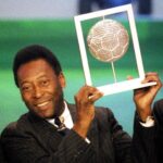 Pelé Instagram – Neste dia, há 23 anos, em uma cerimônia realizada em Roma, Itália, a Fifa anunciou que Pelé havia sido eleito o melhor Jogador do Século. A premiação foi compartilhada com  Diego Armando Maradona, que recebeu mais votos na votação pela internet. Pelé foi o eleito pela maioria dos treinadores, jogadores e jornalistas consultados.
.
On this day, 23 years ago, at a ceremony held in Rome, Italy, FIFA announced that Pelé had been named the best Player of the Century. The award was shared with Diego Armando Maradona, who received the most votes in internet voting. Pelé was chosen by the majority of coaches, players and journalists consulted.