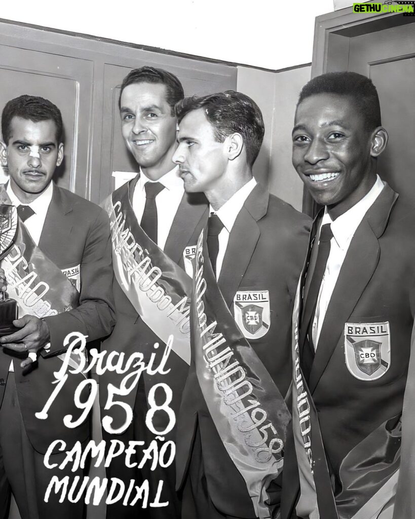 Pelé Instagram - 1958: O ano que o Pelé virou Lendário. Ele começou o campeonato como um menino, e o acabou como um Herói. Nem sempre se trata de um final de conto de fadas, as vezes é sobre o início deles. Na Copa do Mundo da Suécia, em 1958, quando Pelé tinha apenas 17 anos, ele marcou dois gols contra o time da casa na final. E, assim, nasce a lenda. A nova coleção da @rootsoffight honra o início do legado legendário do Pelé na Copa do Mundo, disponível exclusivamente em rootsoffight.com. #RootsofFight #KnowYourRoots . 1958: The Year The Legend of Pelé Was Born. He began the tournament as a boy, finished it as a hero. It’s not always about storybook endings. Sometimes it’s about storybook beginnings. At the 1958 World Cup in Sweden, when Pelé was just 17 years old, he scored a pair of goals against Sweden in the final. And just like that, a legend was born. This new @rootsoffight drop honors the beginning of Pelé’s legendary World Cup legacy - available exclusively at rootsoffight.com. #RootsofFight #KnowYourRoots