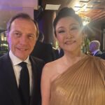 Pelé Instagram - Hoje compartilhamos algumas fotos de bastidores de uma memória recente, mas inesquecível. O dia em que a @fifa fez uma homenagem linda ao Rei. Deixamos aqui algumas fotos da Márcia Aoki, viúva de Pelé, recebendo o carinho de todos. #tbt . Today we share some behind-the-scenes photos of a recent but unforgettable memory. The day @fifaworldcup made a beautiful tribute to the King. Here are some photos of Márcia Aoki, Pelé's widow, receiving everyone's affection. #tbt Thank you, @ronaldo, @k.mbappe, @seujorge, @gianni_infantino, @oficialrc3 and and to everyone who made this tribute so beautiful.
