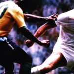 Pelé Instagram – Hoje começamos a escrever uma nova história. Não importa o tamanho e a tradição dos adversários: nós devemos respeitar e jogar cada partida com o foco de uma final. É importante jogar bonito sim, mas também é indispensável deixar tudo de si dentro do gramado. Hoje,  seremos mais de 200 milhões de corações batendo como um só, vibrando a cada conquista da nossa Seleção. Envio essas fotos para inspirar vocês, garotos. De propósito, não escolhi as fotos de dribles, mas sim as de batalhas. Estou enviando todas energias positivas para vocês. Tenho certeza que teremos um final feliz. Que Deus os abençoe. Tragam este troféu para casa!

.

Today we start writing a new story. No matter the size and tradition of the opponents: we must respect and play each match with the focus of a final. It is important to play beautifully, yes, but it is also essential to leave everything on the pitch. Today, we will be more than 200 million hearts beating as one, vibrating with each achievement of our Seleção. I send these pictures to inspire you guys. On purpose, I didn’t choose the photos of dribbles, but those of battles. I am sending all positive energies to you. I’m sure we’ll have a happy ending. God bless you. Bring this trophy home!