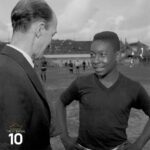 Pelé Instagram – O nome Edson foi escolhido como homenagem ao inventor da lâmpada elétrica, o americano Thomas Edison. Inicialmente, sua família o chamava de Dico, mas na escola, ele adotou o apelido Pelé, devido a uma confusão na pronúncia do nome de um de seus ídolos no futebol, o goleiro Bilé, que jogava no Vasco.
.
Edson was given his name as a tribute to the American inventor of the electric light bulb, Thomas Edison. He was originally called Dico by his family, but at school, he picked up the nickname Pelé after a mix-up in the pronunciation of the name of one of his football idols, Vasco goalkeeper Bilé.