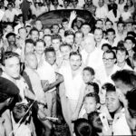 Pelé Instagram - Muito mais que um clube de futebol. Um escudo que desbravou fronteiras com pioneirismo e amor pelo Brasil. Um time que atravessou oceanos, levando o futebol brasileiro para diversos lugares do planeta. Um manto que inspirou a transformação do jeito de jogar futebol no mundo inteiro. Eis algumas fotos raras, para lembrarmos da história do @santosfc, que é grandiosa e nunca irá se apagar. . Much more than a football club, Santos FC is a shield that has explored frontiers with a pioneering spirit and a love for Brazil. It is a team that has crossed oceans, taking Brazilian football to different places on the planet. A mantle that has inspired the transformation of the way football is played around the world. Here are some rare photos to remind us of the great history of @santosfc, which will never fade away.