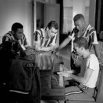 Pelé Instagram - Muito mais que um clube de futebol. Um escudo que desbravou fronteiras com pioneirismo e amor pelo Brasil. Um time que atravessou oceanos, levando o futebol brasileiro para diversos lugares do planeta. Um manto que inspirou a transformação do jeito de jogar futebol no mundo inteiro. Eis algumas fotos raras, para lembrarmos da história do @santosfc, que é grandiosa e nunca irá se apagar. . Much more than a football club, Santos FC is a shield that has explored frontiers with a pioneering spirit and a love for Brazil. It is a team that has crossed oceans, taking Brazilian football to different places on the planet. A mantle that has inspired the transformation of the way football is played around the world. Here are some rare photos to remind us of the great history of @santosfc, which will never fade away.