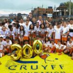 Pelé Instagram - We are proud Cruyff Court Pelé has been openend in Santos marking the milestone of the 300th Cruyff Court in the world by paying tribute to two legends: Pelé and Cruyff This court brings opportunities to the kids and will continue to cement the amazing legacy of two of greatest players in history. The bond between Johan and Edson is as strong as ever with this 300th Court. 🇧🇷 Nós estamos orgulhosos em anunciar que o Cruyff Court Pelé foi aberto em Santos, atingindo a marca de 300 Cruyff Court no mundo, em homenagem a duas lendas: Pelé e Cruyff. Este espaço traz oportunidades para crianças e continua a consolidar o legado incrível de dois dos maiores jogadores na história. A ligação entre Johan e Edson é maior do que nunca com esta quadra. Santos, Sao Paulo, Brazil