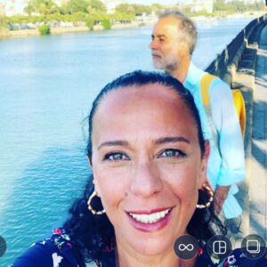 Pelinsu Pir Instagram - Eveet Sevillayı da bitirdik ,pek güzel bir şehirmiş canlar bir gün yolunuz buralara düşerse uğrayın derim,bir de her başarılı kadının arkasında bir erkek vardır ,diyip sustum 😂🙏❤️#ispanya #sevilla #gezmece @leventtulek