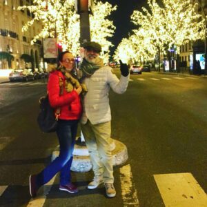 Pelinsu Pir Instagram - Bu günün #tbt si İpek in objektifinden Paris teki  biz oluversin canlar 🤗😍🌺📸 @ipekbilginipek @leventtulek