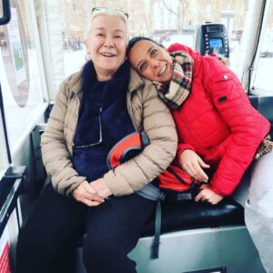 Pelinsu Pir Instagram - Bu günün #tbt si İpek in objektifinden Paris teki  biz oluversin canlar 🤗😍🌺📸 @ipekbilginipek @leventtulek