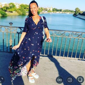 Pelinsu Pir Instagram - Eveet Sevillayı da bitirdik ,pek güzel bir şehirmiş canlar bir gün yolunuz buralara düşerse uğrayın derim,bir de her başarılı kadının arkasında bir erkek vardır ,diyip sustum 😂🙏❤️#ispanya #sevilla #gezmece @leventtulek