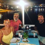 Pelinsu Pir Instagram - Tatil bahanesi ,aşkım ❤️bir de dostlarım en şahanesi 🙏😘💜🦋 #tatildediğin #candostlar #şükür @leventtulek @emrekinay @devrimyakut @alperkut
