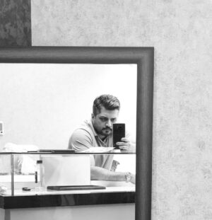 Pendar Akbari Instagram - ...
..
‏مانند دیگران نباش حتی
اگر تو تنها کسی هستی
که مانند دیگران نیست...
#داستایوفسکی
#pendarakbari
#پندار_اکبری 
#iranianartist #iran #iranianactor #art #artist #honarmandan #iranian