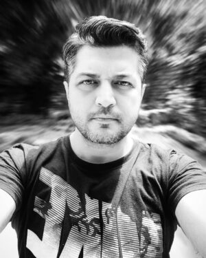 Pendar Akbari Instagram - ...
..
جز راست نباید گفت، 
هر راست نشاید گفت!
#گلستان_سعدی
#پندار_اکبری 
#pendarakbari #iranian #iran #iranianartist #iranianactor #honarmandan #honar #artist #art
