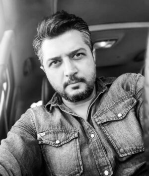 Pendar Akbari Instagram - ...
..
‏اگر روزی دنیا را دوست نداشتی، جایت را عوض کن تا از زاویه ‌ای دیگر به آن بنگری. دنیا از بعضی زوایا دوست ‌داشتنی‌‌ست و در بعضی زوایا نه ! در بعضی از زوایا بهتر و زیباست، در بعضی زوایا تاریک و خسته ‌کننده. یادت باشد تو باید جایت را عوض کنی، چرا که دنیا هرگز از جایش تکان نخواهد خورد !
 #رسول_یونان
#pendarakbari 
#پندار_اکبری #iranianartist #iranianactor #iran #honar
#honarmandan #art #artist #iranian #life