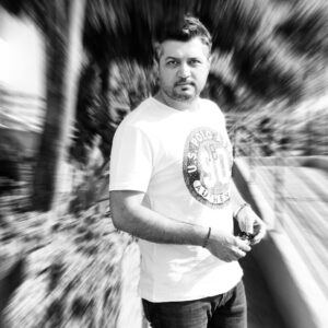 Pendar Akbari Instagram - ...
..
سال ديگه اين موقع کجا هستم؟
مطمئنآ اينجايي که الان ايستادم، نيستم!

اين فقط به شما، هدفگذاري و عملکردتون بستگي داره که از جايي که الان ايستادي، يک سانتي متر به هدفت نزديکتر شدي يا بهش رسيده باشی!

اين سوال رو از خودتون پرسیدید؟
#پندار_اکبری 
#pendarakbari #iranianartist #iran #iranianactor #honarmandan #honar #honarmandanirani #artist #actor #instagram