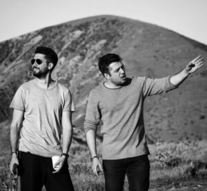 Pendar Akbari Instagram - ...
..
زندگی حکایت؛ قدیمی کوهستان است! هرچه را که صدا کنی همان را می شنوی! پس به نیکی صدا کن تا به نیکی‌ به تو پاسخ دهد! ...
اين جهان کوه است و فعل ما ندا / سوی ما آيد نداها را صدا.
#مولانا

پ ن : آیا عرفان نمیدونست کدوم سمتی بریم ؟ 
#pendarakbari #iran #iranianartist #iranianactor #art #honarmandan #aritst #brothers 
#پندار_اکبری #ایران