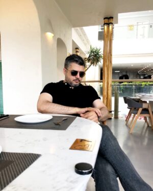 Pendar Akbari Instagram - محتوای عکس؛
هیچ وقت یه آدم گرسنه رو منتظر نزار....