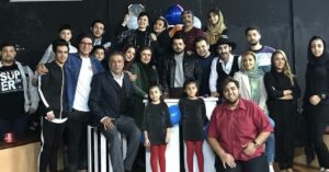 Pendar Akbari Instagram - و قصه تولد امسال من اینگونه پایان یافت .... 💙♥
تمرین نمایش زن نیک ایالت سچوان ، چند روز قبل از اجرا و یک سورپرایز هیجان انگیز ... 💙♥
هیچی بهتر از این‌ نمیشه که با یک گروه خوش قلب و مهربون سر کار باشی ، 
گروهی که مرام و معرفتشون یک دنیا ارزشمنده . بچه های گروه امروز یکی از بهترین روزهای زندگی من رو رقم زدن 💙♥
از همه دوستان عزیزم و همه شما که به هر طریقی با تبریکای خوبتون بهم انرژی دادین و خوشحالم کردین صمیمانه سپاسگذارم 💙♥ براتون بهترینها رو آرزومندم 
ضمنا نمایش ما از بیست آذر شروع میشه منتظر دیدارتون هستیم 🙏🌷 #pendarakbari