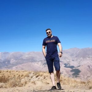 Pendar Akbari Instagram - هیجان انگیز ترین کپشنی که تو اینستاگرام خوندم، در اثر هیجان زیاد یادم رفت
#پنداراکبری 
#pendarakbari