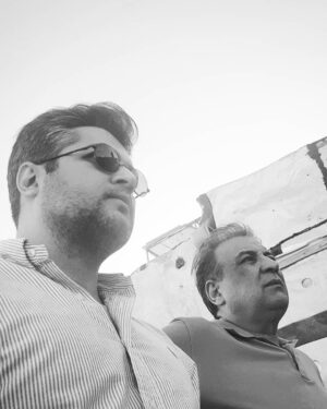 Pendar Akbari Instagram - ..
...
سکوت کن... فرقی نمیکند از روی رضایت باشد یا دلخوری،
 مردم از سکوت
کمتر داستان می سازند...!
سکوت خطرناکتر از حرف های نیشدار است !!
بدون شک کسی که سکوت می کند ،
روزی حرف هایش را سرنوشت به شما خواهد گفت ..
گاهی سکوت
شرافتی دارد که گفتن ندارد ...
سکوت در اثر بستن دهان نیست؛
در اثر باز کردن فکر است،
هر چه فکر بازتر، سکوت بیشتر،
هر چه فکر بسته تر، دهان بازتر
#الهی_قمشه_ایی
#پندار_اکبری #عبدالرضا_اکبری 
#pendarakbari #abdolrezaakbari #iranian #iran #iranianartist #iranianactor #art #artist #honarmandan