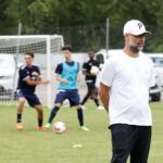 Pep Guardiola Instagram - ❤️ UN GRAN PADRÍ! 😁 Avui el @pepteam ha estat a la sessió d’entrenament i ha compartit una molt bona estona amb els nens i nenes del @pepsummercamp. #PepSummerCamp