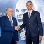 Pepe Instagram - •Um dia especial• Um agradecimento especial ao Presidente que com a sua forte presença, palavras assertivas e inspiradoras deixa-me ainda hoje sem palavras. Obrigado a todos aqueles com quem trabalho diariamente e fazem de mim um melhor profissional. Agradeço ao Mister e à sua equipa técnica por acreditarem no meu trabalho. Obrigado aos adeptos deste clube e deste desporto que alimentam esta minha paixão. À minha família que compreende a minha ausência e a minha entrega a esta profissão com respeito e admiração… obrigado! A todos vocês prometo sempre o meu máximo! A história continua…