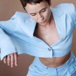 Peri Baumeister Instagram - Mai Vulnerable. Fragile. Soft. Die Diskrepanz zwischen Wirkung und eigener Wahrnehmung ist immer wieder ein erstaunliches Phänomen. 📸 @valeria.mitelman.photo 💄 @annakuerner.mua