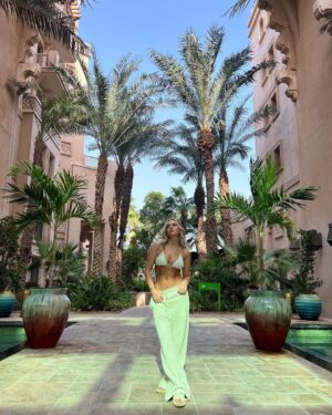 Perrie Instagram - 🌴☀️👼🏼