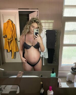 Perrie Instagram - I cooked a whole human in 2021